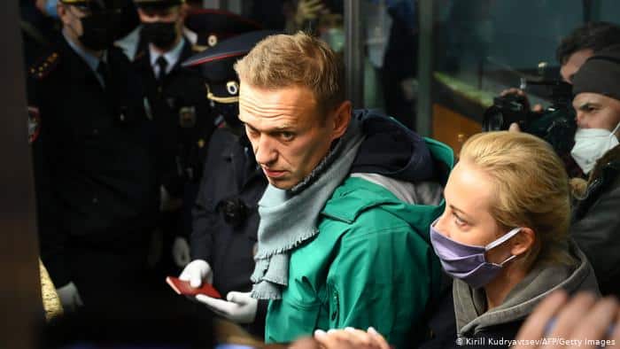 Oponzantul Alexei Navalny, arestat pe aeroportul din Moscova