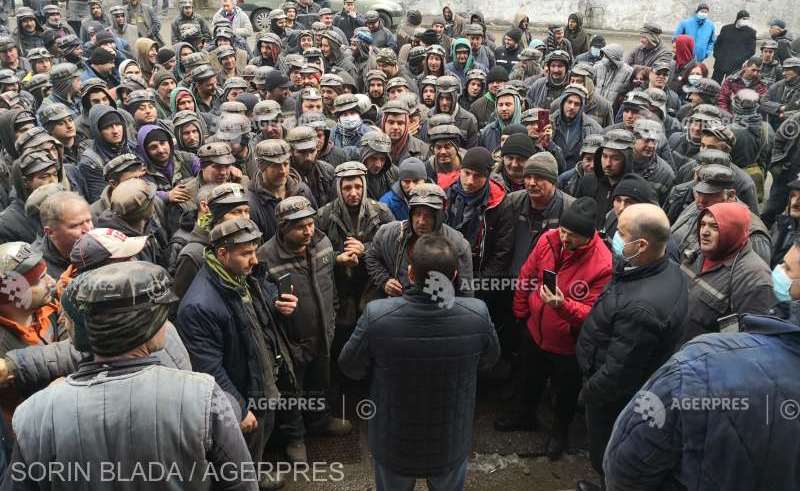 S-a detensionat situația în Valea Jiului: Minerii au renunțat la protest după ce au primit asigurări că-și vor primi banii restanți