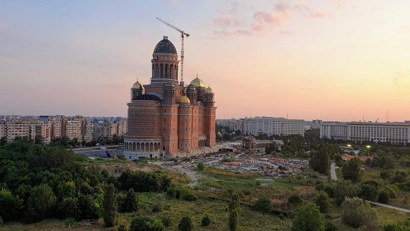 Sondaj | 58% dintre bucureșteni sunt în dezacord sau indeciși cu privire la decizia edilului Capitalei de a suspenda finanțarea pentru construirea Catedralei Mântuirii Neamului
