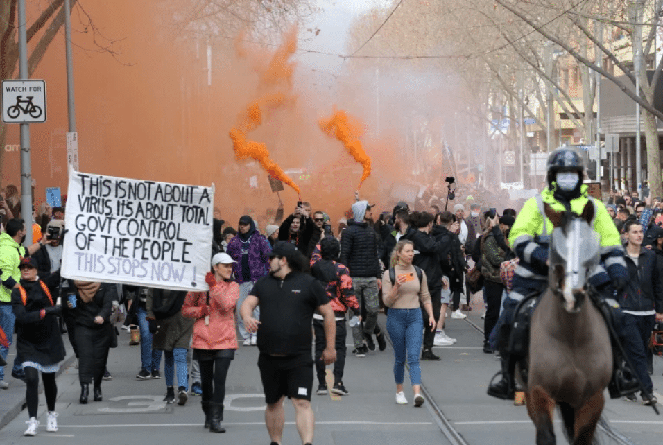 Manifestaţii anti-carantină şi confruntări cu poliţia la Sydney