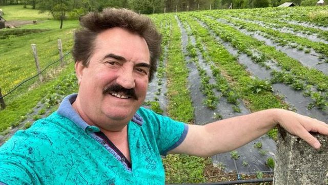 Cultura agricolă cu care îşi rotunjeşte veniturile interpretul de muzică populară Petrică Mâțu Stoian