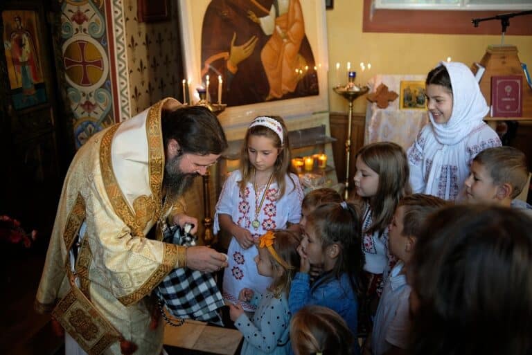 PS Macarie, Episcopul românilor din Europa de Nord: Fiți purtători ai bucuriei Crăciunului așa cum se poate, în cadrele actualelor restricții și limitări!