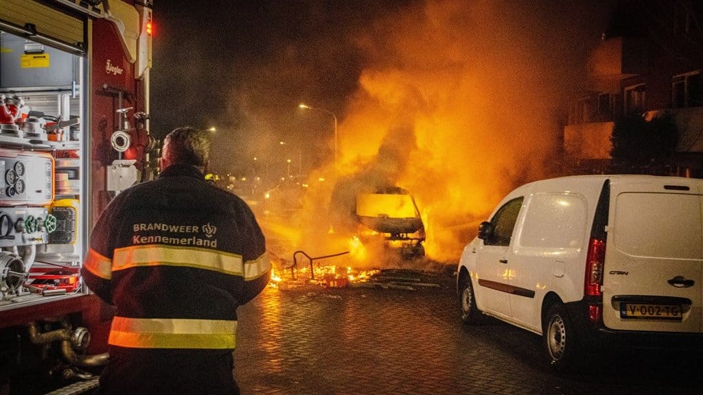 VIDEO: A treia noapte de revolte fără precedent în Olanda