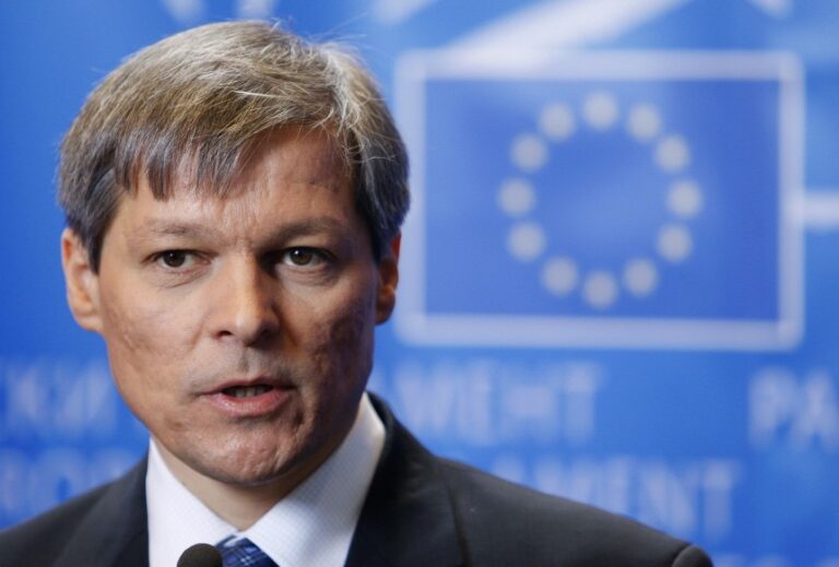 Copreședintele USR-PLUS, Dacian Cioloș, are COVID. A primit mii de comentarii