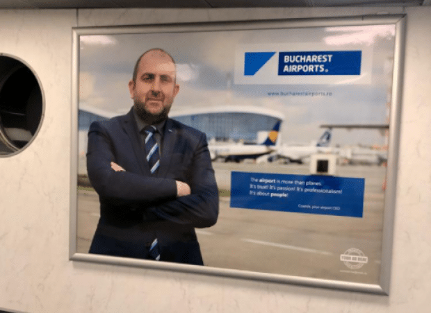 Useristul pus șef la Aeroporturi și-a pus tablou la intrare pe Otopeni