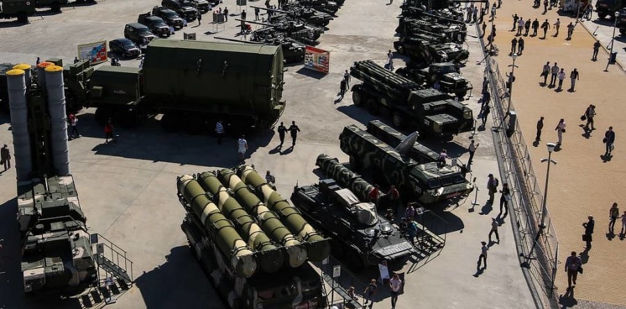Rusia a concentrat o armată întreagă la granițele cu Ucraina: Peste 87.000 de militari, 1.100 de tancuri. Arsenalul complet