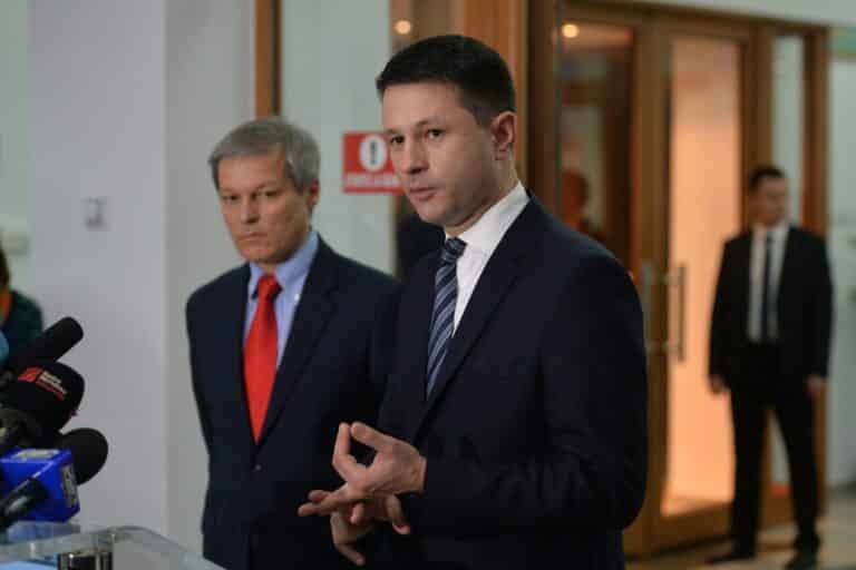 Iohannis a trimis ministrului Justiţiei cererea de urmărire penală a unui fost ministru din Guvernul Cioloș