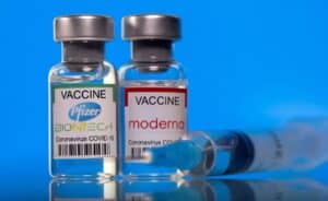 Pfizer și Moderna au majorat prețurile la vaccinul anti Covid 19