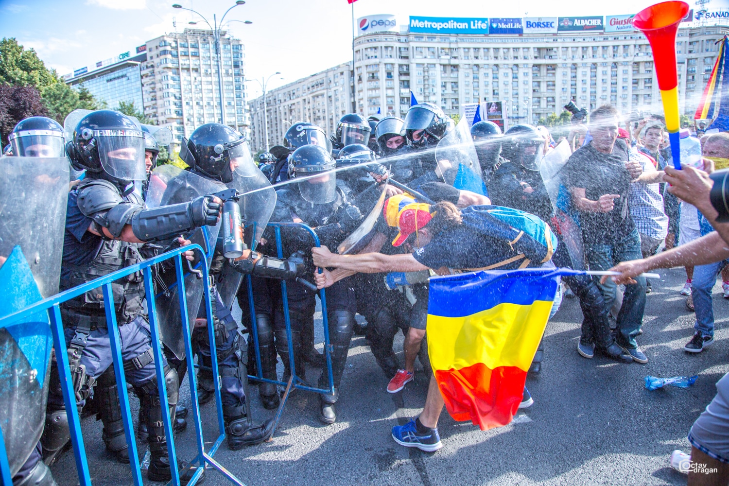 EXCLUSIV – 10 August: Băieții agenturilor vs. ciuma roșie și restul românilor păcăliți de primii