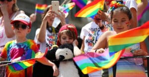 Scoţia va permite copiilor de 4 ani să îşi schimbe genul, fără aprobarea părinţilor