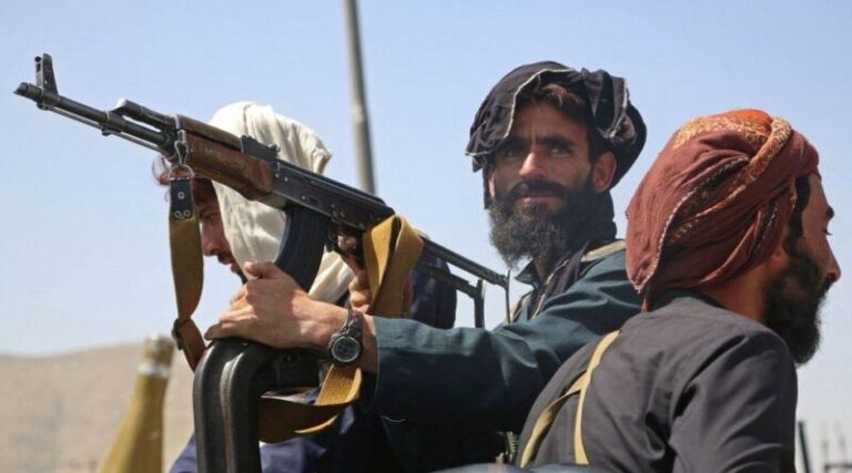 RĂZBOI: Talibanii au plecat într-un convoi militar către Valea Panjshir –