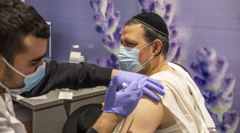 11 mii de noi cazuri în Israel deși a vaccinat aproape toată populația –