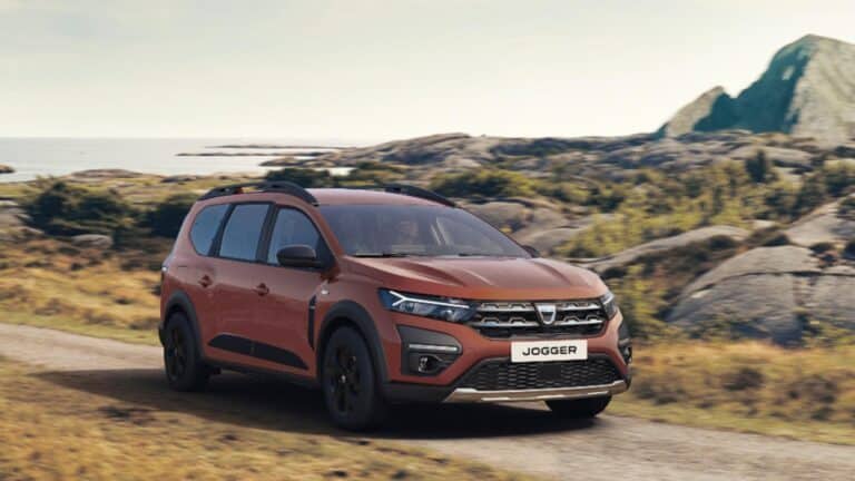 Cum arată noul model hibrid cu 7 locuri produs de Dacia? Prețul de pornire o face cea mai scumpă mașină a companiei