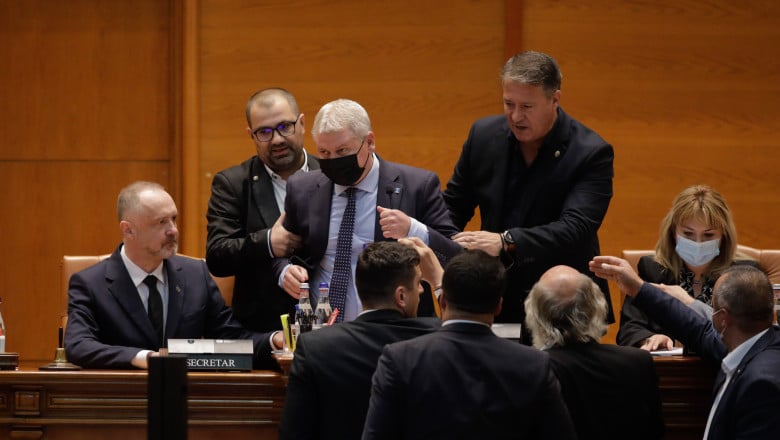 Florin Roman – cel care s-a lipit de scaunul din Parlament: „PNL şi PSD au dat cei mai buni specialişti în ministere” – 4media.INFO