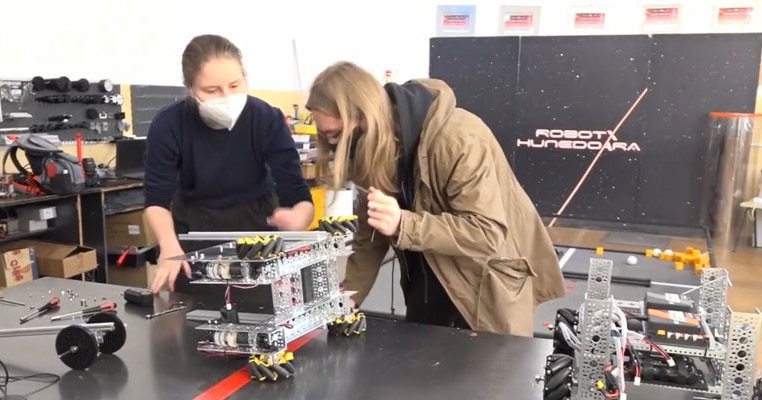 Aur pentru România la Campionatul Mondial de Robotică! Invenția elevilor noștri a uimit juriul