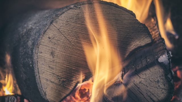 Interzicerea încălzirii cu lemne în România. Anunț oficial privind folosirea lemnului de foc în gospodării!