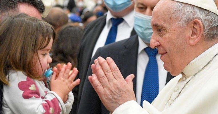 Papa Francisc, sfat emoționant pentru părinți: „Sprijiniți-vă copiii dacă sunt gay”