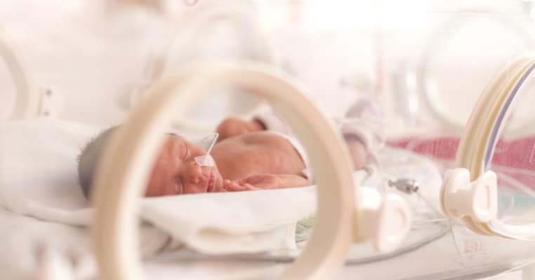 S-a spus că bebelușii au murit din cauza mamelor, dar o nouă anchetă a descoperit nereguli la maternități
