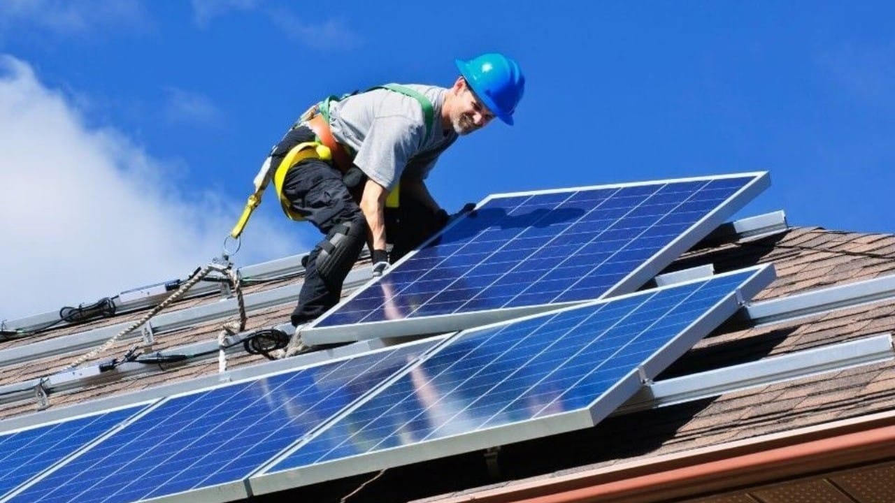 Casa Verde Fotovoltaice. Lista beneficiarilor care primesc cei 20.000 lei nerambursabili