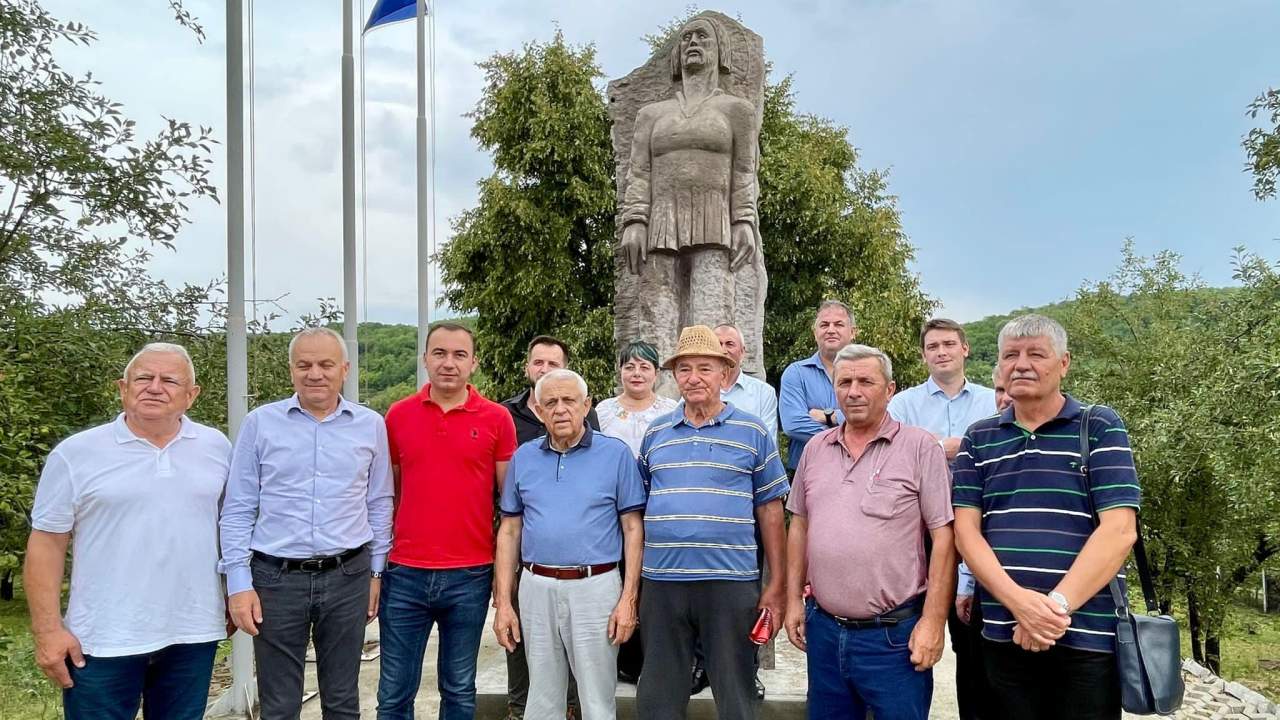 Petre Daea, la monumentul Țăraranului român: ”Am lăsat lacrima respectului la tălpile desculţe ale ţăranului român”
