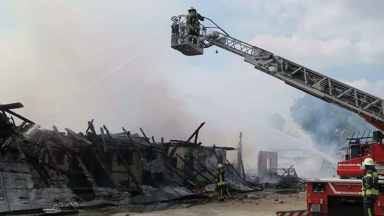 Incendiu major la o fermă: Avioanele nu au putut ateriza la München din cauza fumului