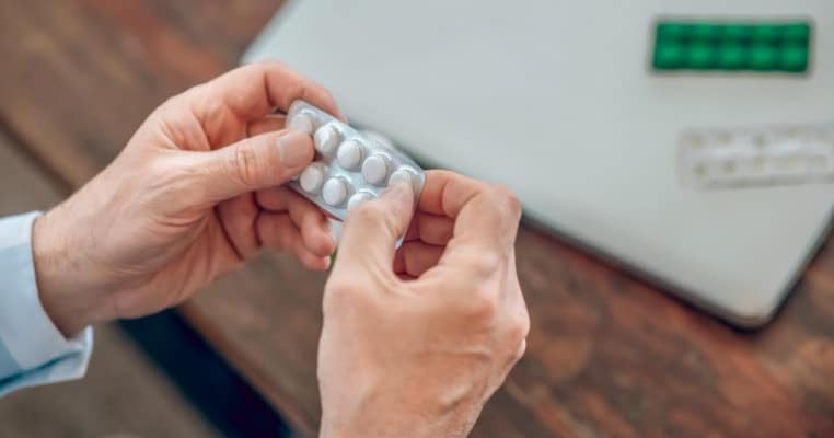 Avertismentul medicului Tudor Ciuhodaru: „10 comprimate de paracetamol pot fi mortale”