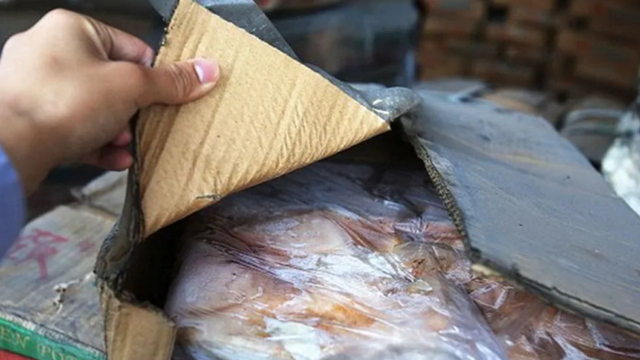 ANSVSA a confiscat peste 6 tone de carne de vită de import, cu termenul de valabilitate schimbat