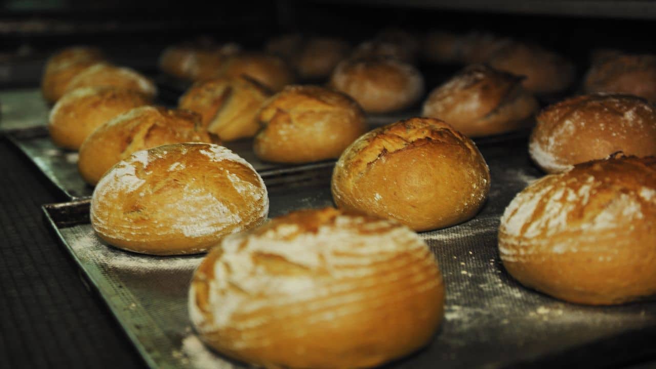 Vel Pitar, cel mai mare producător de pâine din România, a fost cumpărat de grupul mexican Bimbo – Food & Retail