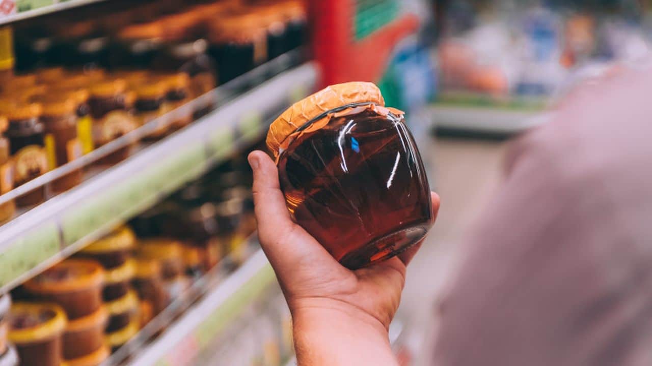 Rezultat analize: ”Aproape jumătate din mierea consumată în UE este falsă” – Food & Retail