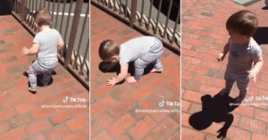 Video viral cu un copil care își descoperă umbra. Internauții spun că tatăl îl chinuie pe cel mic