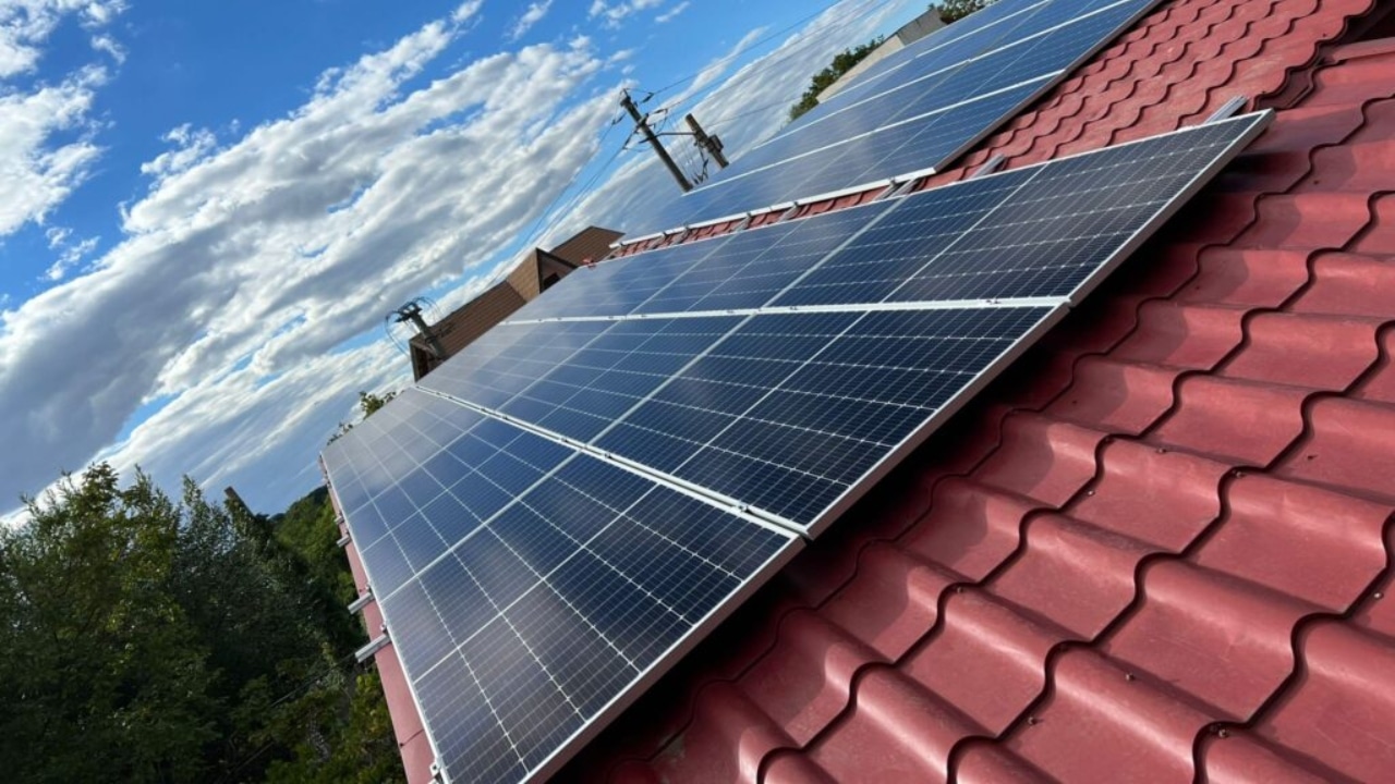 Casa Verde Fotovoltaice 2023. S-a publicat calendarul înscrierilor în program, pe regiuni!