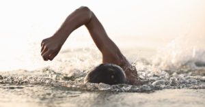 Un copil de 14 ani din Republica Moldova a trecut Prutul înot pentru a ajunge la părinți în Italia